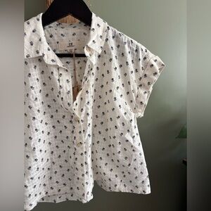 17.) NWT / Thread & Supply / Short Sleeve / Button Down
